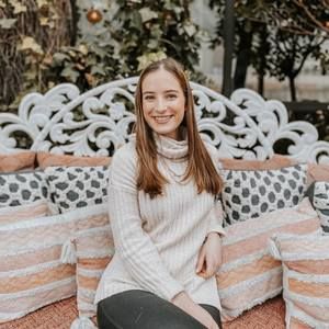 Meet your Posher, Becca